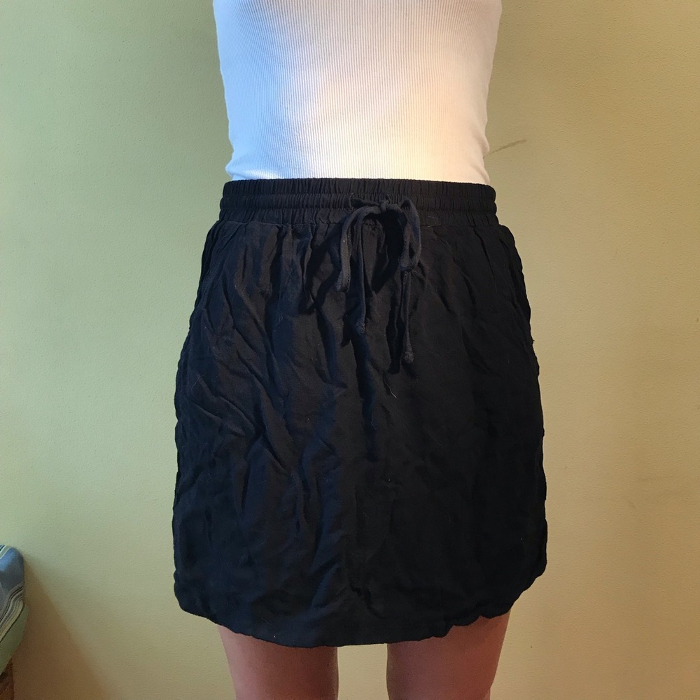 Black cotton mini skirt with pockets!